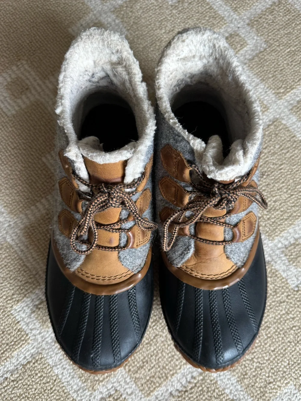 Sorel Out N About Plus Waterproof Felt Duck Boots Gray Tan Size 8.5